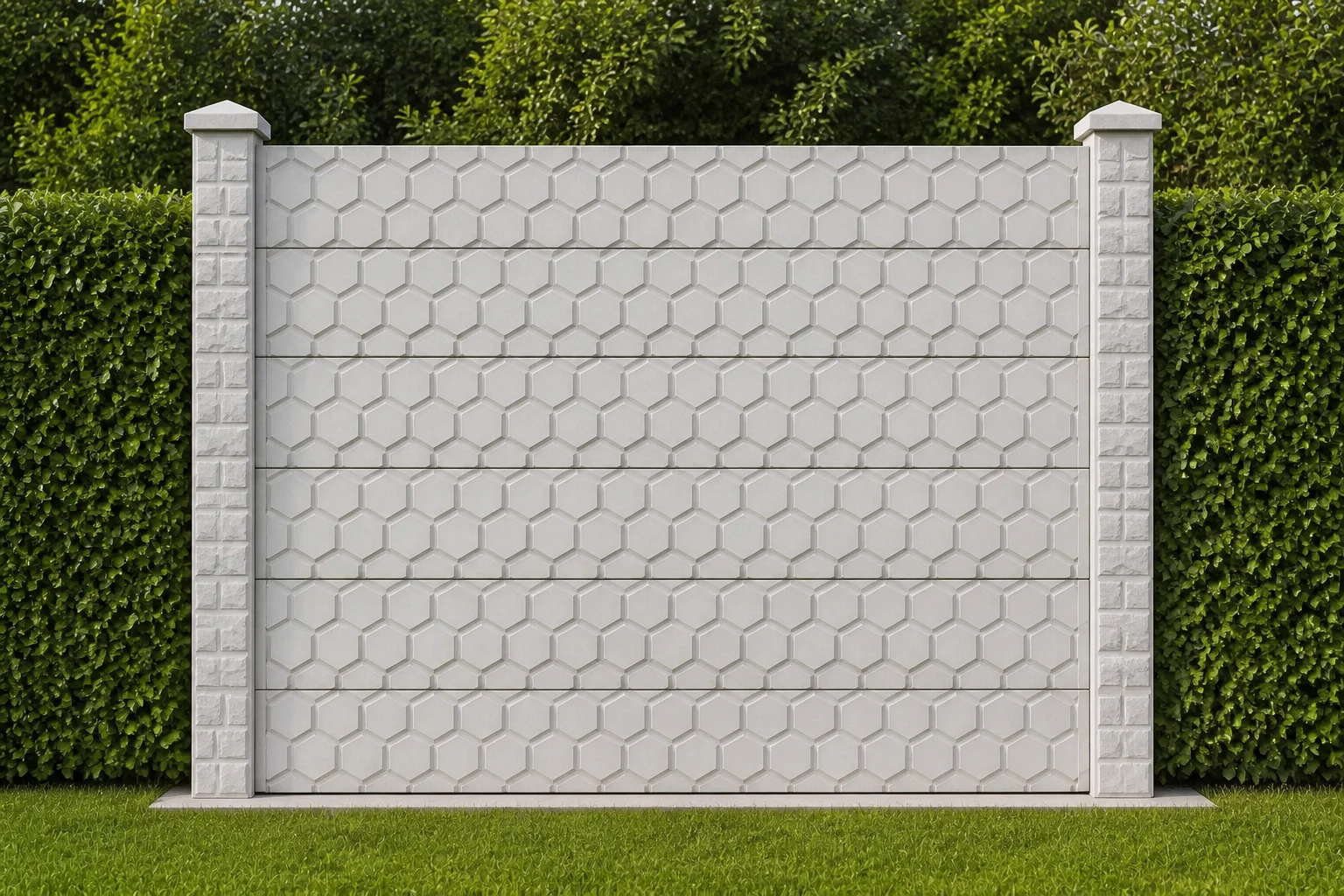 Gard din beton model Fagure 3D, prezentat cu șase panouri cu relief hexagonal între doi stâlpi